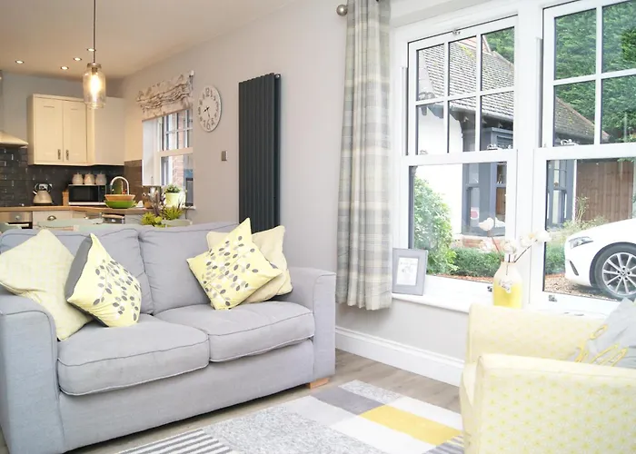 Secret Mersea Retreat - A Stroll From The Anchorage!